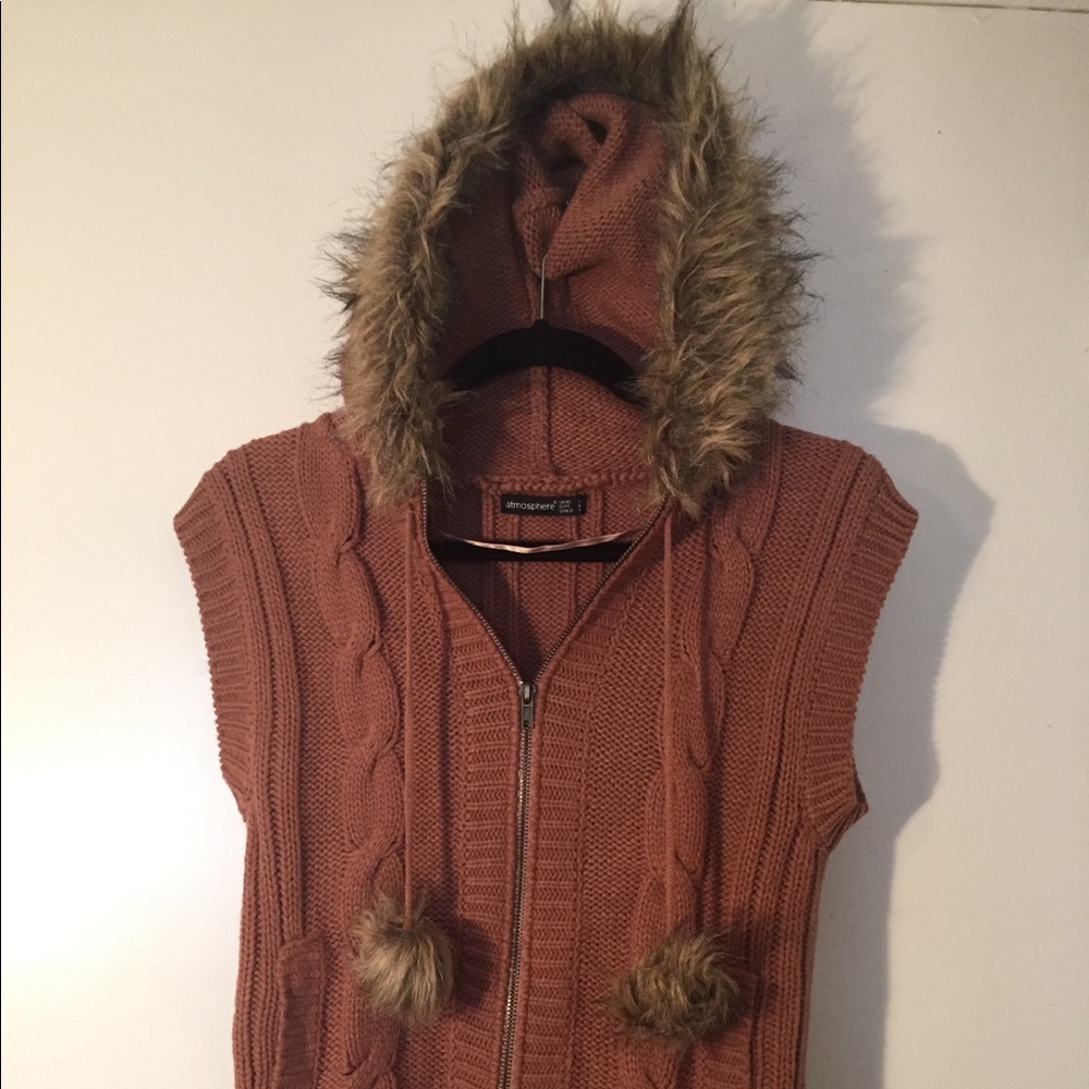 Knitted sleeves less ChunkySweater with hood